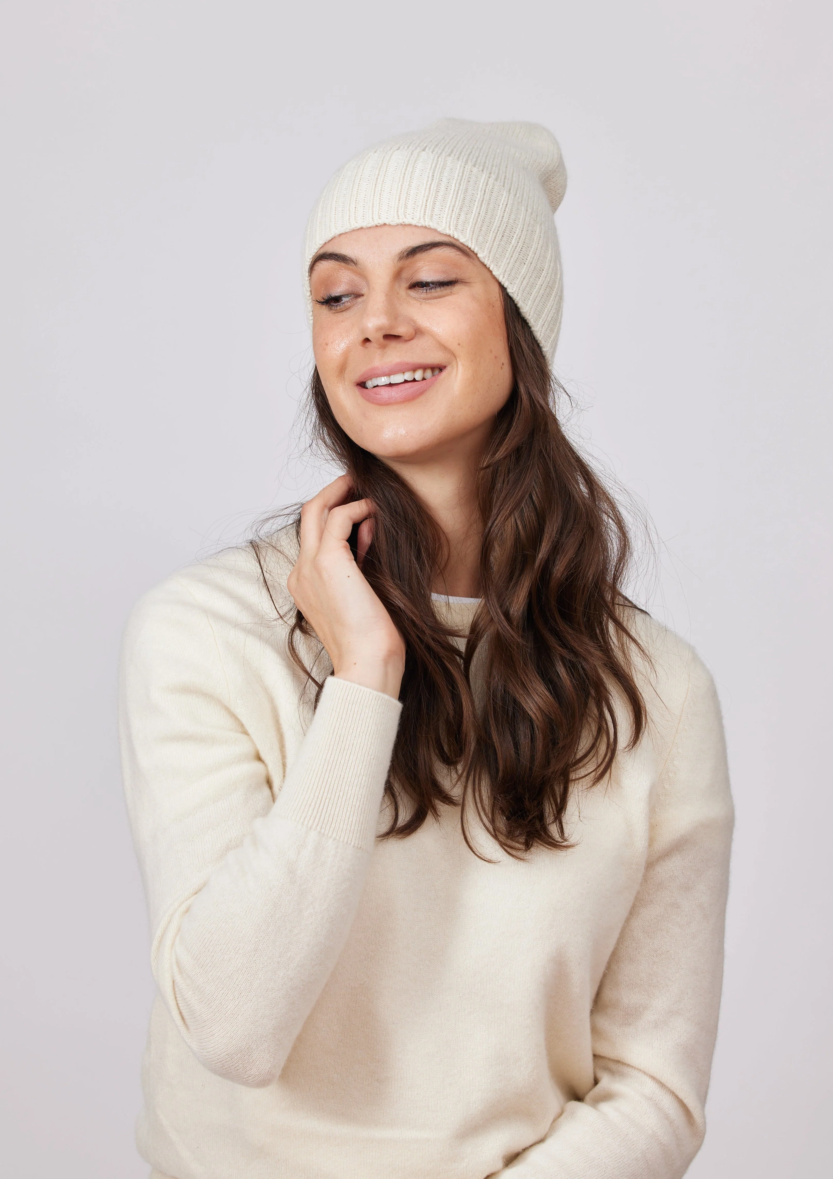 Classic Cashmere Slouchy Beanie Ivory - Image 4